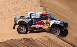 Spark S5870 1/43 TOYOTA HILUX No.201 Winner Dakar 2022 Al-Attiyah - Mathieu Baumel