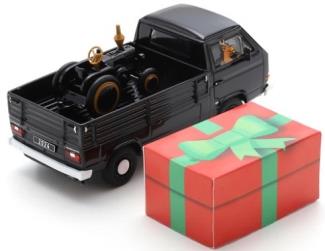Schuco 450376300 1/43 VW T3a "Christmas 2024" with Piccolo Bulldog present