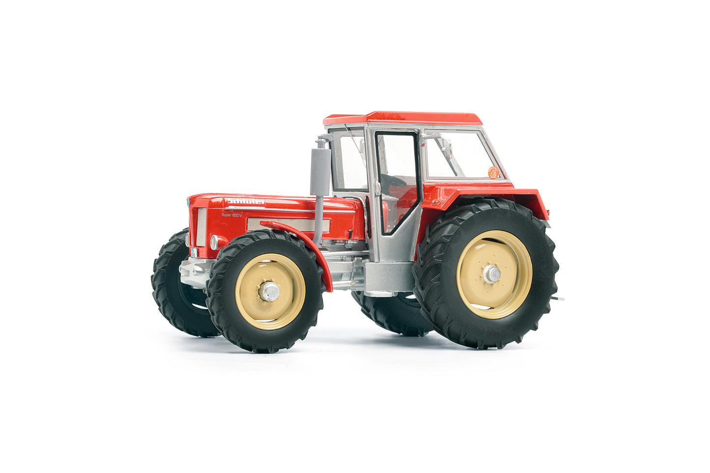 【2026年9月以降発売予定】 Schuco 32U00028 1/32 Schlüter Super 950V with cabin