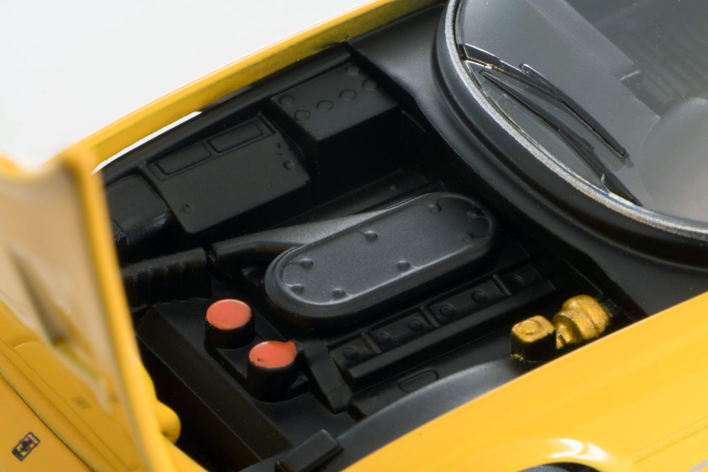 TLV 1/64 LVフェラーリ 365 GTB4(黄)