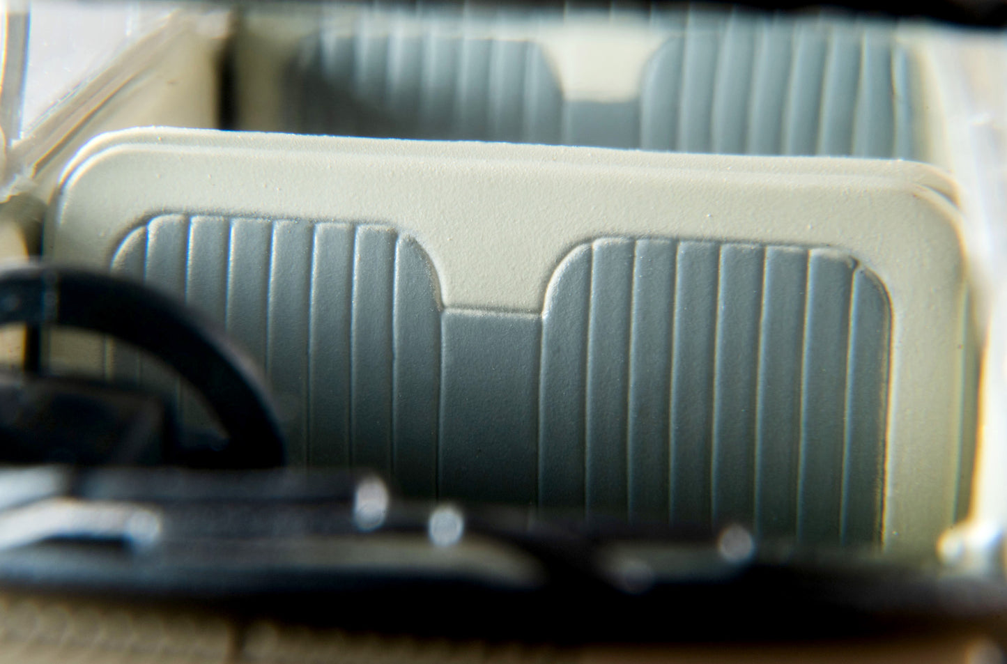 TLV 1/64 LV-65d ダットサン ブルーバード 1200 デラックス (ベージュ)63年式