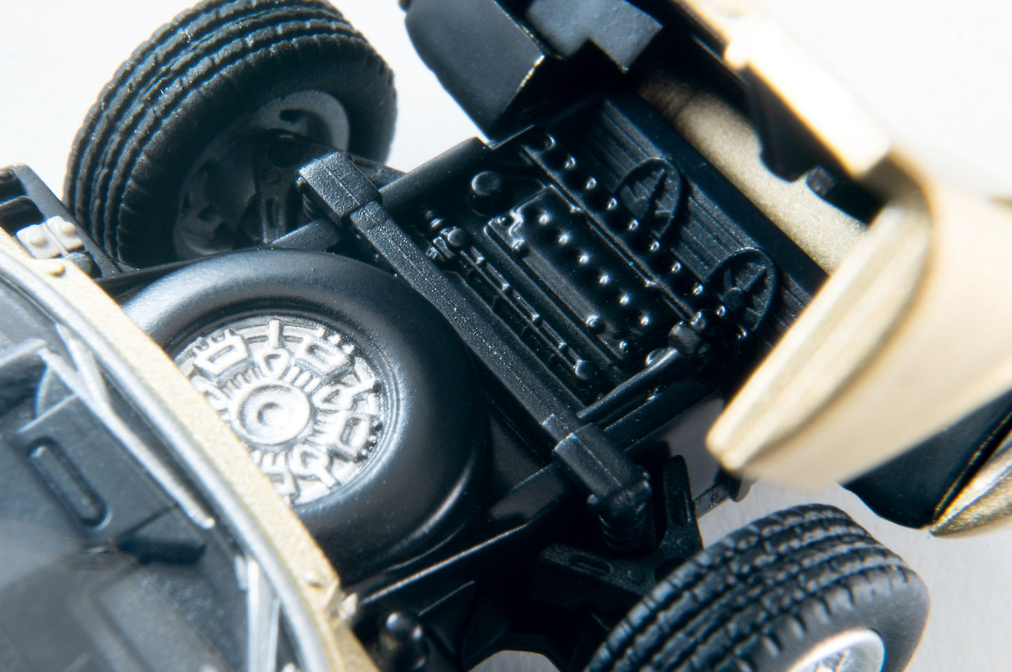 TLV 1/64 LV ランボルギーニ ミウラ S (金)