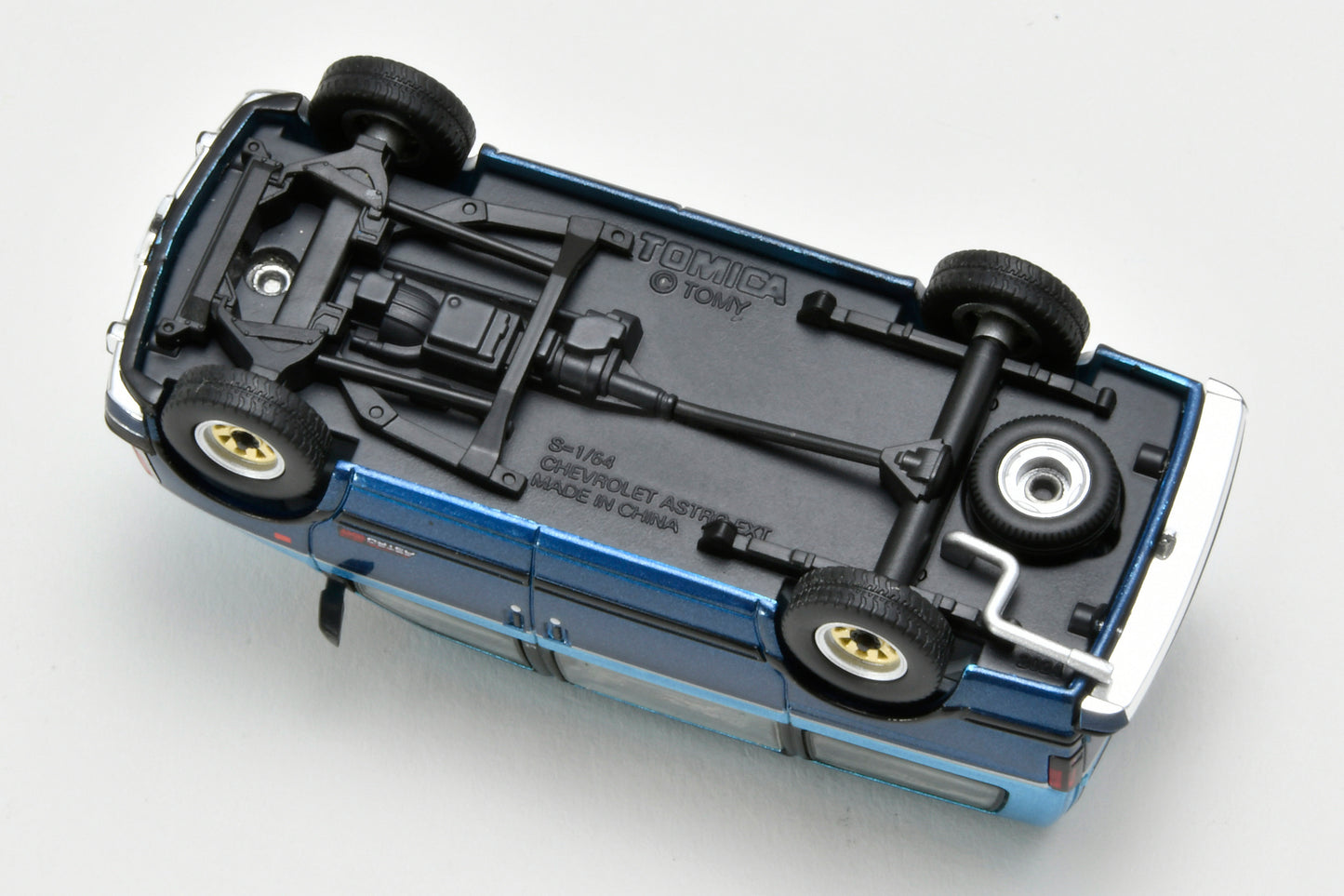 TLV 1/64 LV-N325b シボレー アストロ LT AWD (水色/紺) 94年式