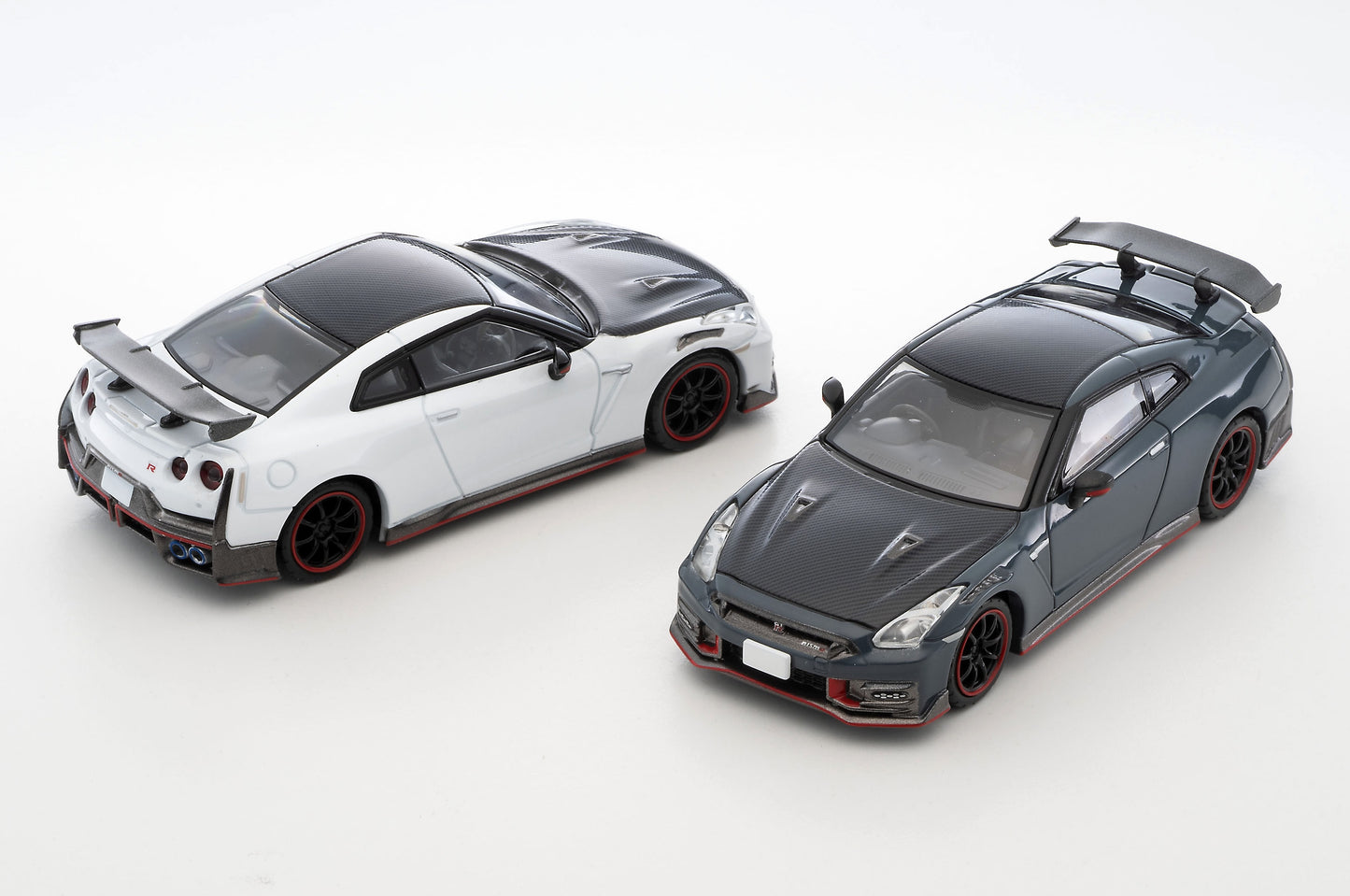 TLV 1/64 LV-N317a NISSAN GT-R NISMO Special edition 2024 model (グレー)