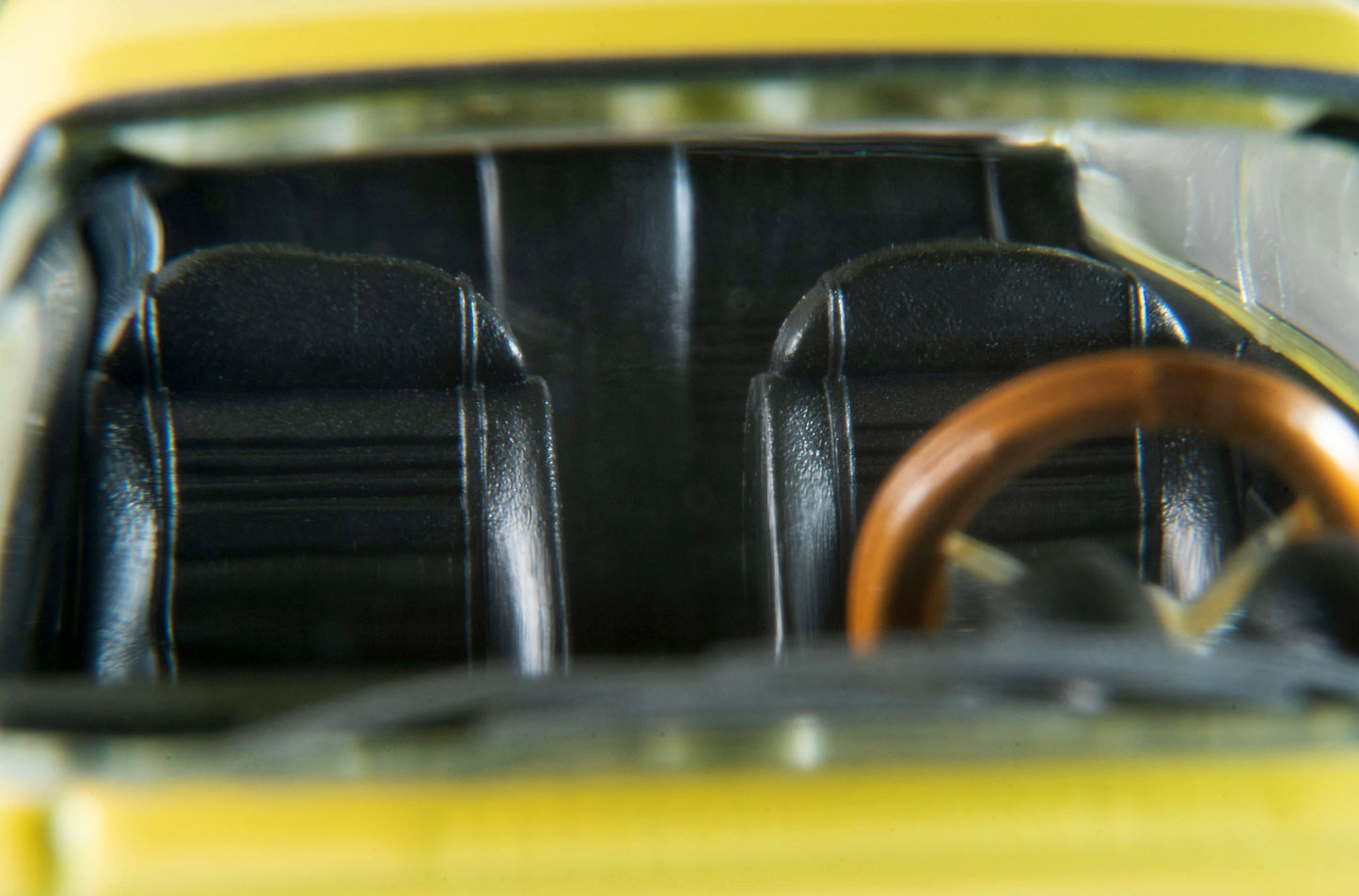 TLV 1/64 LV-155c アルファロメオ 1750GTV (黄)