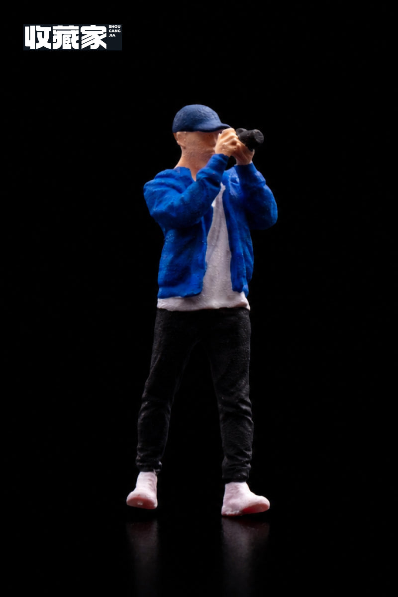 【2026年7月以降発売予定】 収蔵家 64089B 1/64 フィギュア撮影する男の子 (青い服)