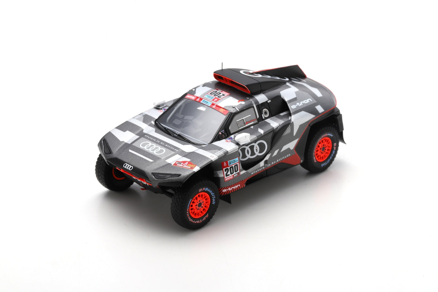 Spark 18S826 1/18 Audi RS Q e-tron No.200 Dakar 2022S. Peterhansel - E. Boulanger