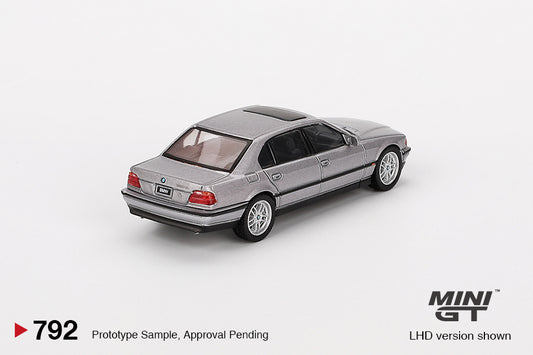 【2024年10月以降発売予定】 MINI GT MGT00792 1/64 BMW 750IL アスペン シルバーメタリック(左ハンドル)