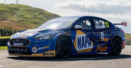 【2027年1月発売予定】 Spark UK076 1/43 NAPA Racing UK - No.77 - Ford Focus Titanium BTCC - Knockhill - Race Against Dementia Sam Osborne