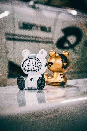 【2025年6月以降発売予定】 American Diorama AD-LBKuma06 リバティーウォーク x Quadrant コラボレーション 100% Kuma Toys ※ブラインドボックス