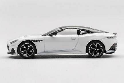 【2026年10月以降発売予定】 MINI GT MGT01225-R 1/64 アストンマーチン DBS ストラタスホワイト(右ハンドル)