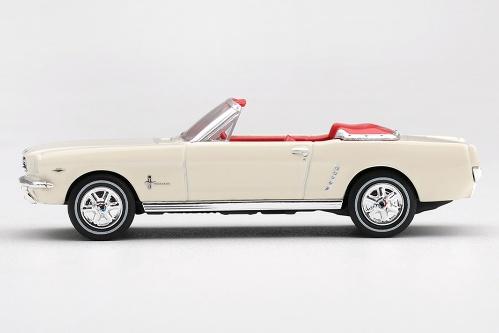 【2027年2月以降発売予定】 MINI GT MGT00928-007J 1/64 Ford Mustang Convertible 1964 "Goldfinger" Japanese Blister Packaging