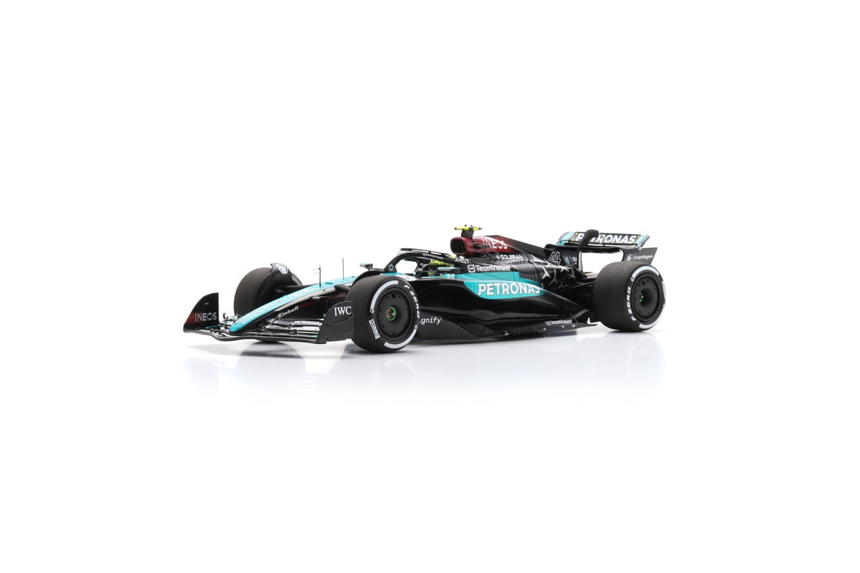 【2025年11月発売予定】 Spark 18S667 1/18 Mercedes-AMG PETRONAS Formula One Team No.44 F1 W15 E Performance  6th Singapore GP 2024 Lewis Hamilton