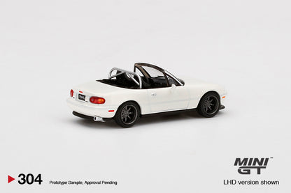 MINI GT MGT00304-L  1/64 マツダ ミヤータ MX-5 (NA) チューニングバージョン クラシックホワイト (左ハンドル)