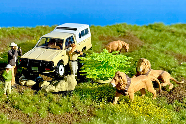 【2026年7月発売予定】 TLV 1/64 海洋堂×トミカリミテッド ヴィンテージ ジオコレ64 #カースナップ32a サファリ4 (ニッサン トラック 4×4 キングキャブ付属)
