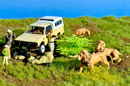 【2026年7月発売予定】 TLV 1/64 海洋堂×トミカリミテッド ヴィンテージ ジオコレ64 #カースナップ32a サファリ4 (ニッサン トラック 4×4 キングキャブ付属)