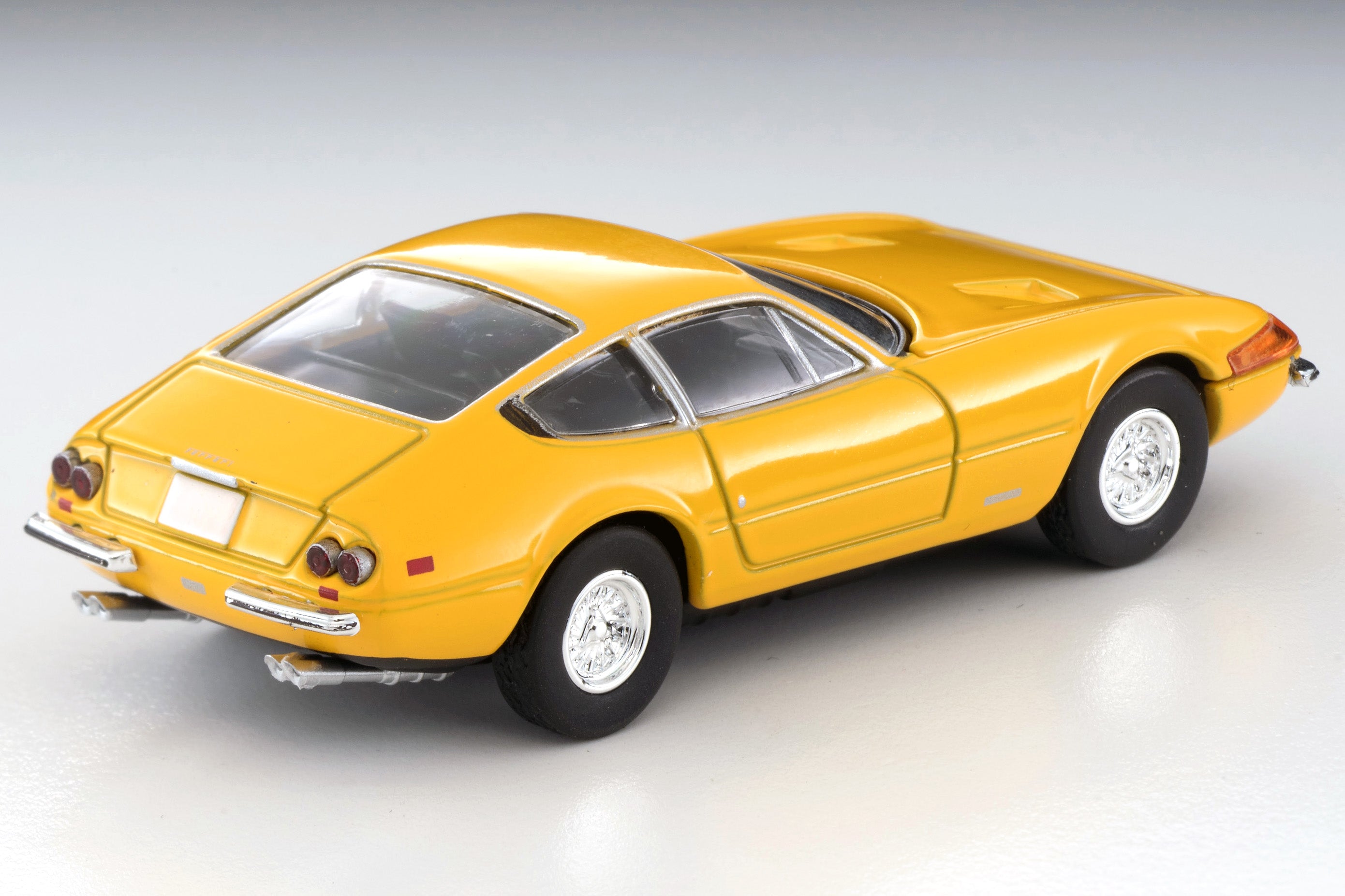 TLV 1/64 LVフェラーリ 365 GTB4（黄） – Racing Models