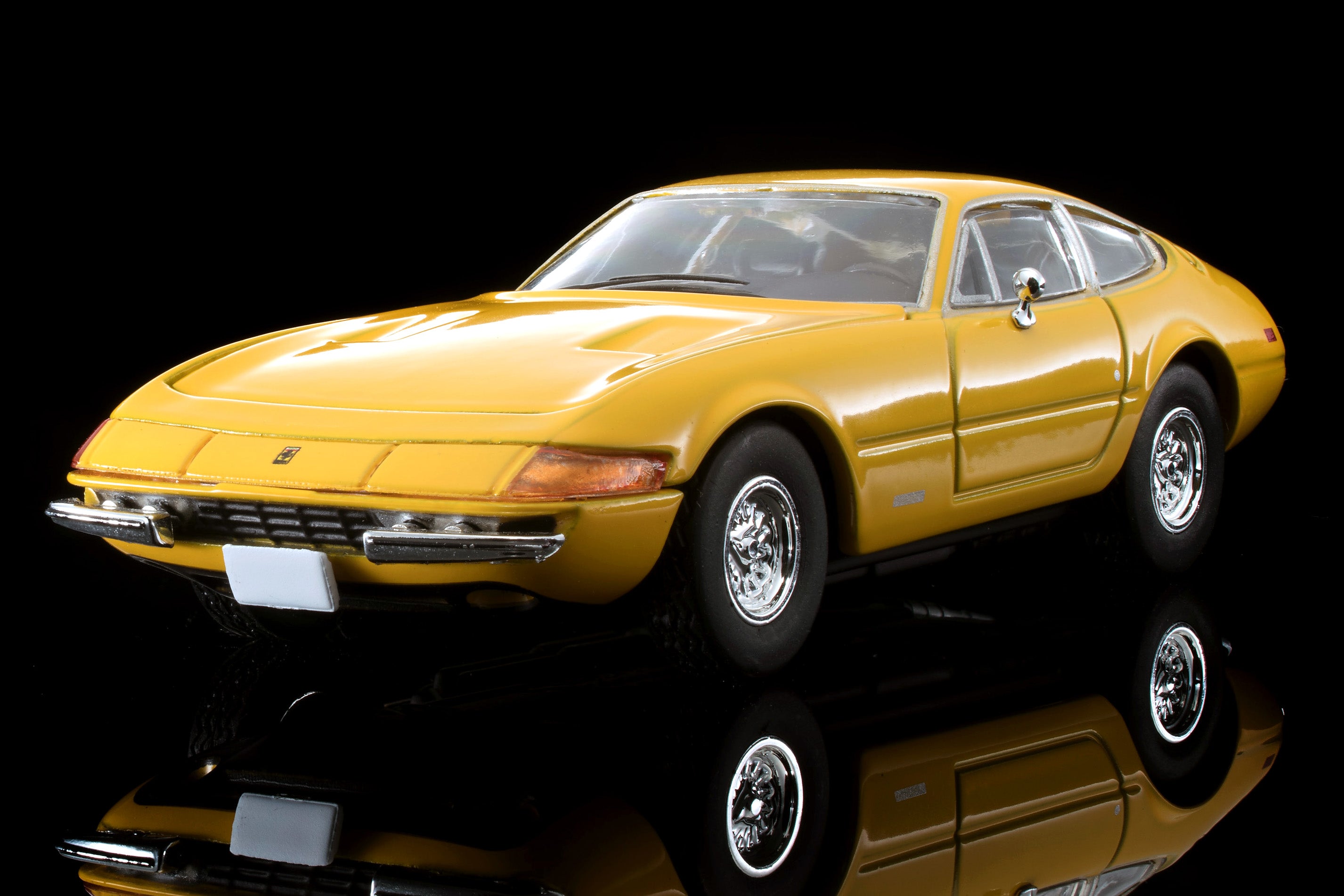 TLV 1/64 LVフェラーリ 365 GTB4(黄) – Racing Models
