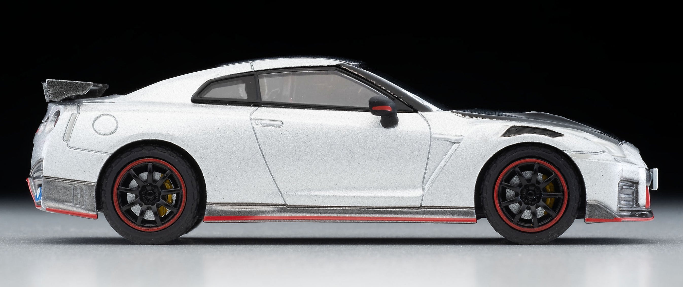 TLV 1/64 LV-N254d NISSAN GT-R NISMO Special edition 2022model (銀 