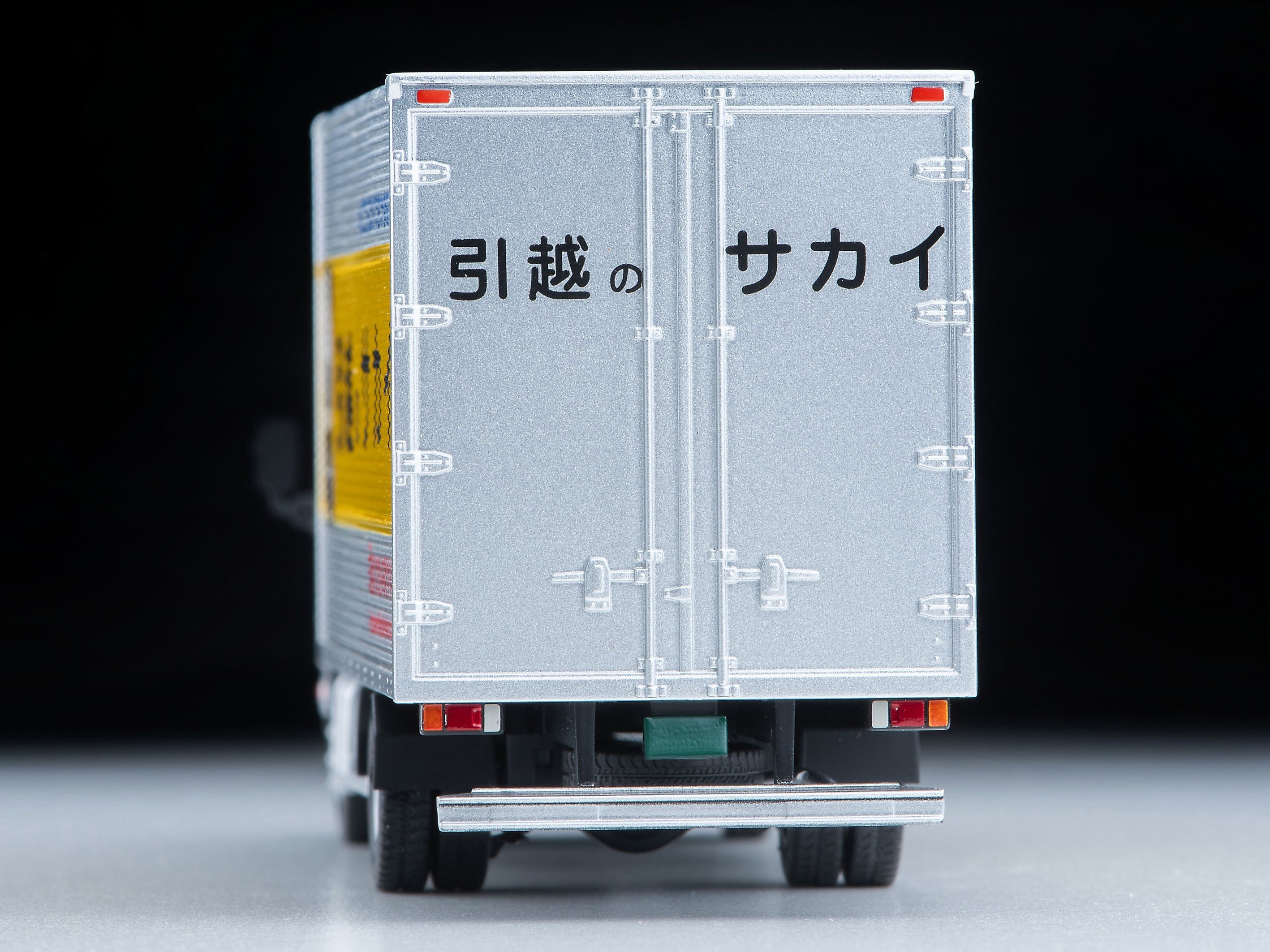 TLV 1/64 LV-N285b イスゞ エルフ パネルバン (サカイ引越センター) – Racing Models