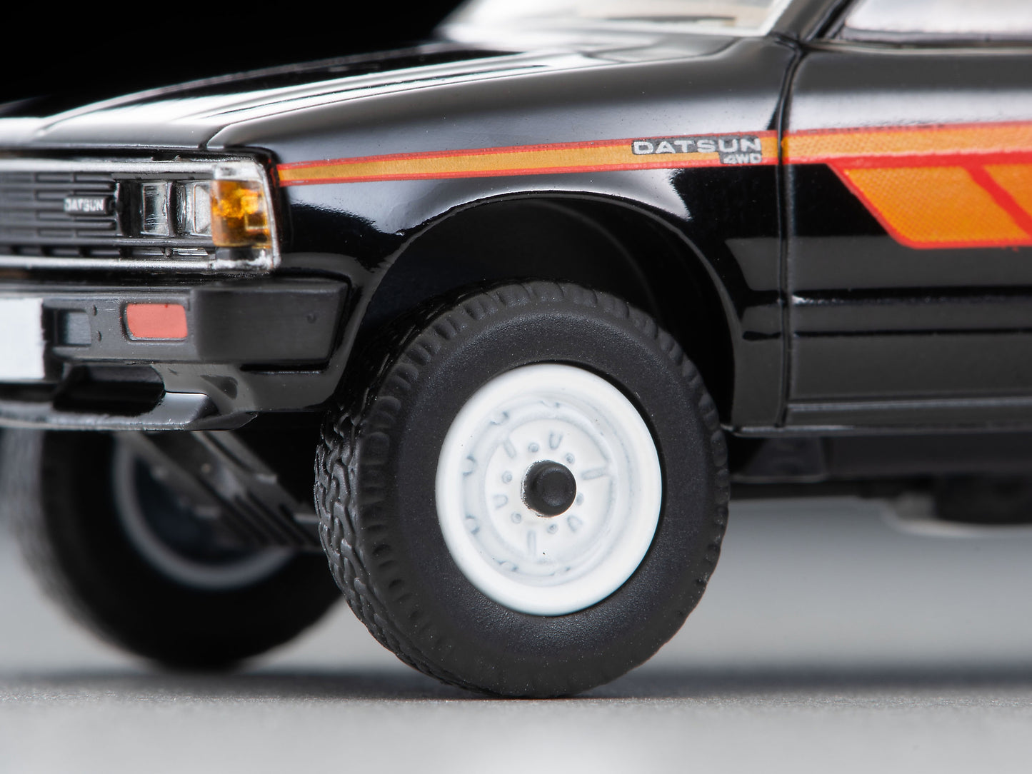 【2024年9月発売予定】 TLV 1/64 LV-N320a ダットサン トラック4WD キングキャブ AD (黒)