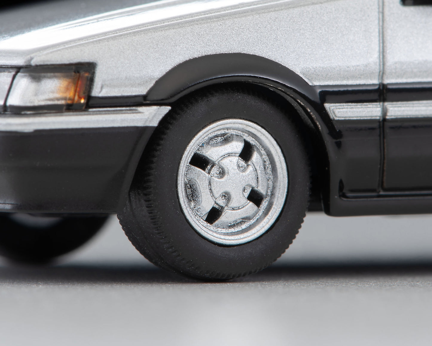 【2024年7月発売予定】 TLV 1/64 LV-N304c トヨタ カローラレビン 2ドア GT-APEX(白/黒) 85年式