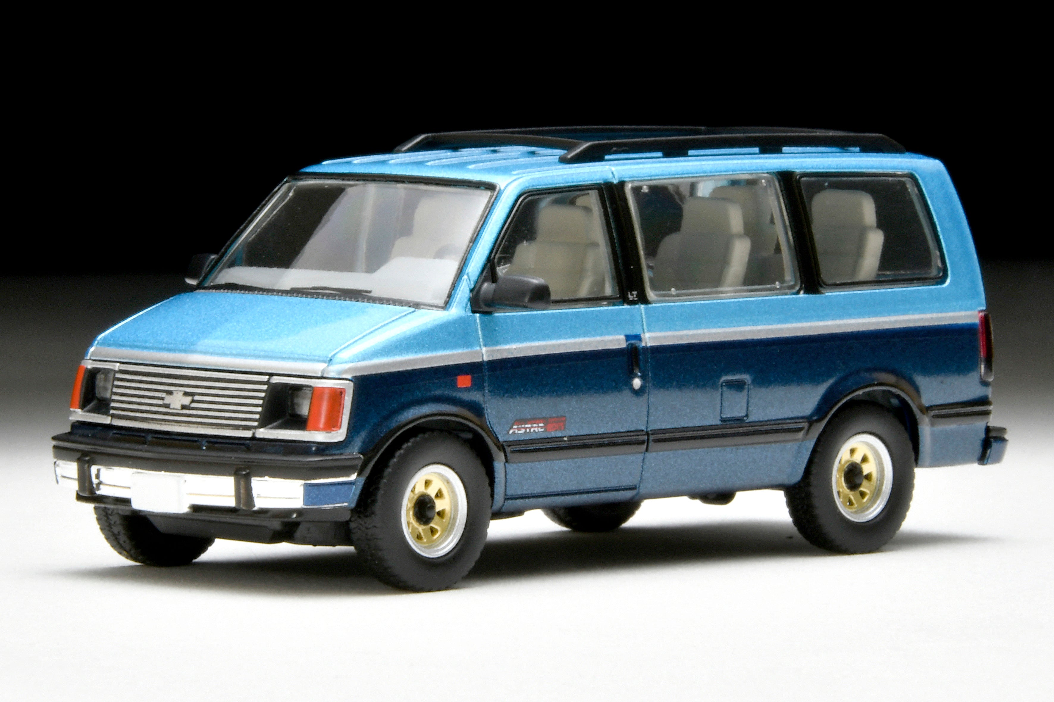 TLV 1/64 LV-N325b シボレー アストロ LT AWD (水色/紺) 94年式 – Racing Models