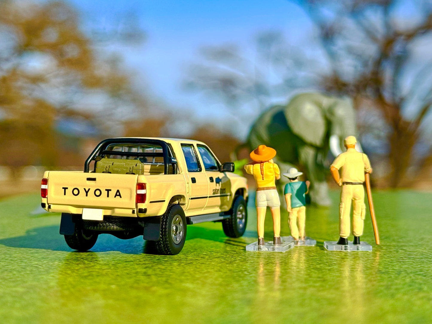 TLV 1/64 海洋堂×トミカリミテッド ヴィンテージ ジオコレ64 #カースナップ29a サファリ2 (トヨタ ハイラックス4WDピックアップ ダブルキャブ付属)