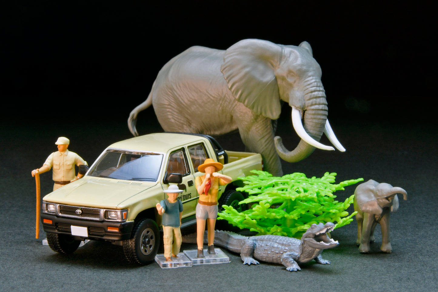 TLV 1/64 海洋堂×トミカリミテッド ヴィンテージ ジオコレ64 #カースナップ29a サファリ2 (トヨタ ハイラックス4WDピックアップ ダブルキャブ付属)