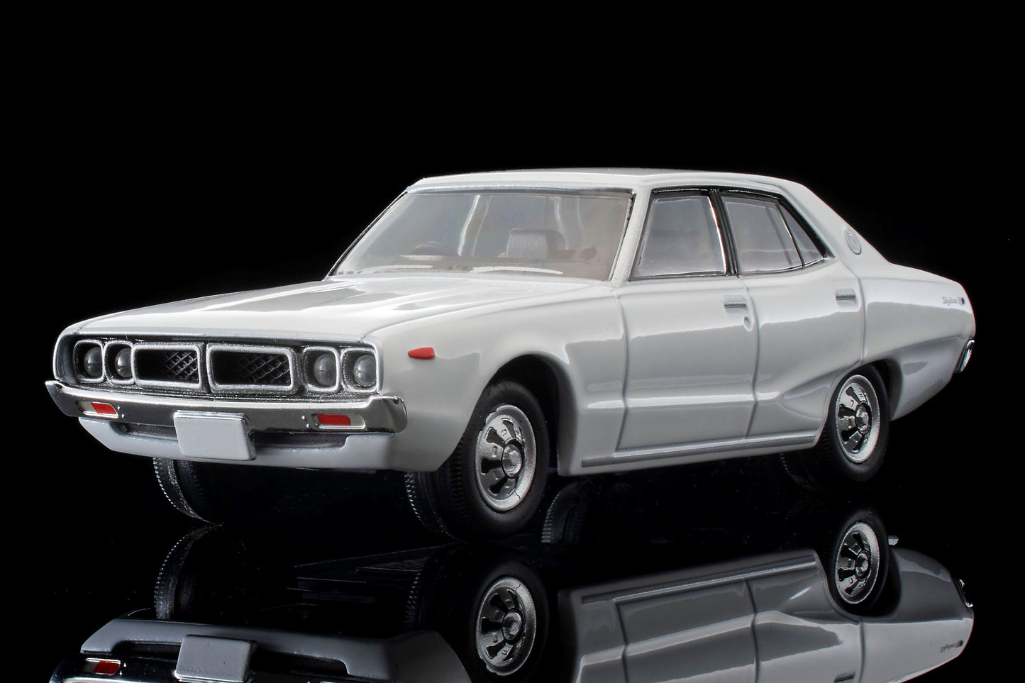 TLV 1/64 LV-N270b 日産スカイライン 2000GT(白) 74年式