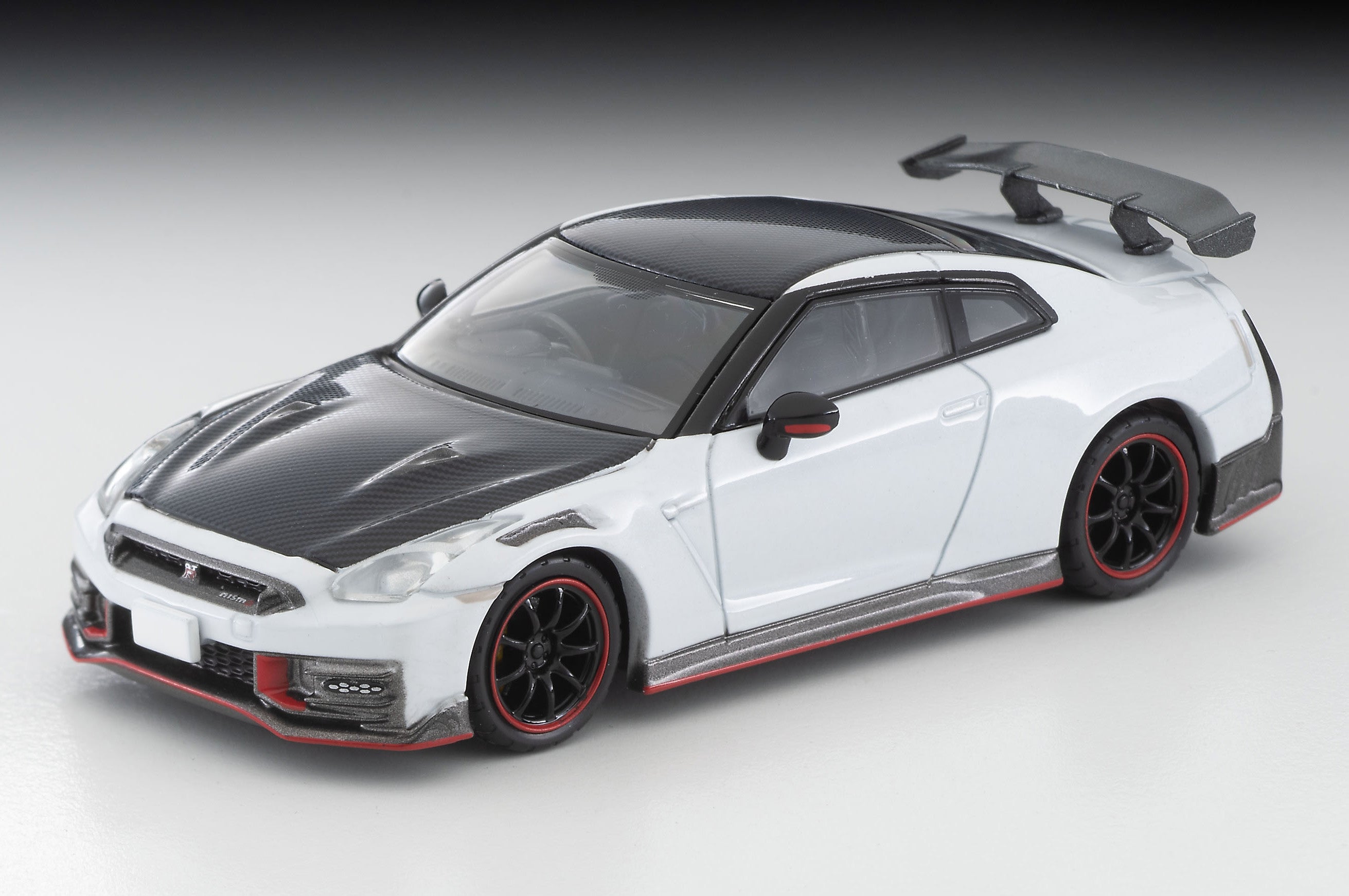 TLV 1/64 LV-N317b NISSAN GT-R NISMO Special edition 2024 model (白