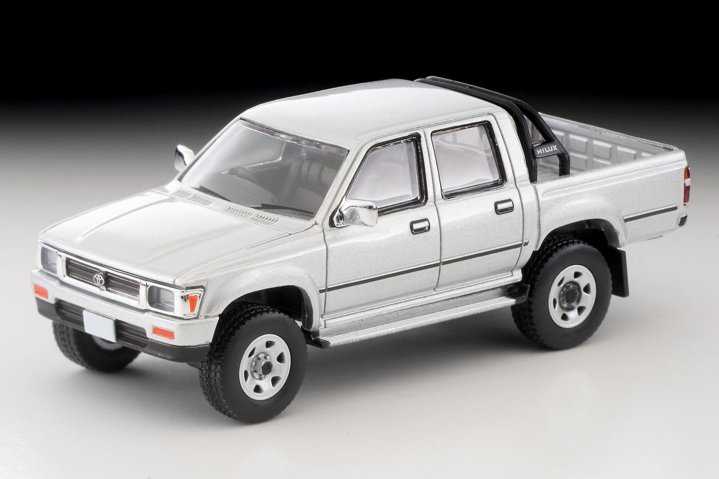 TLV 1/64 LV-N256c トヨタ ハイラックス4WD ピックアップ ダブルキャブ SSR(銀)91年式