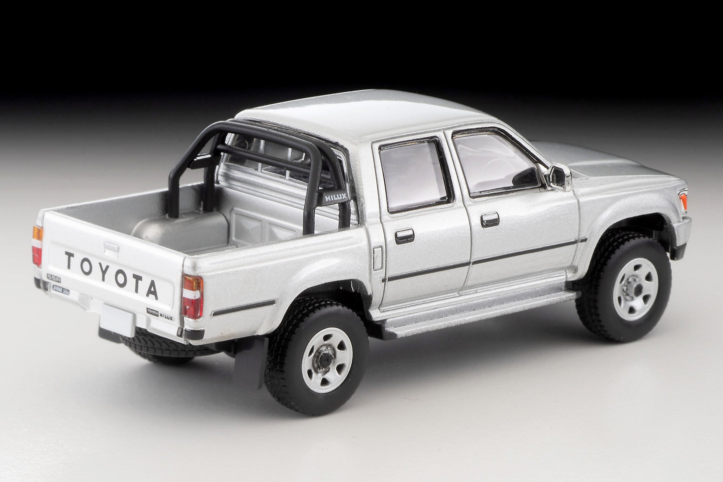 TLV 1/64 LV-N256c トヨタ ハイラックス4WD ピックアップ ダブルキャブ SSR(銀)91年式