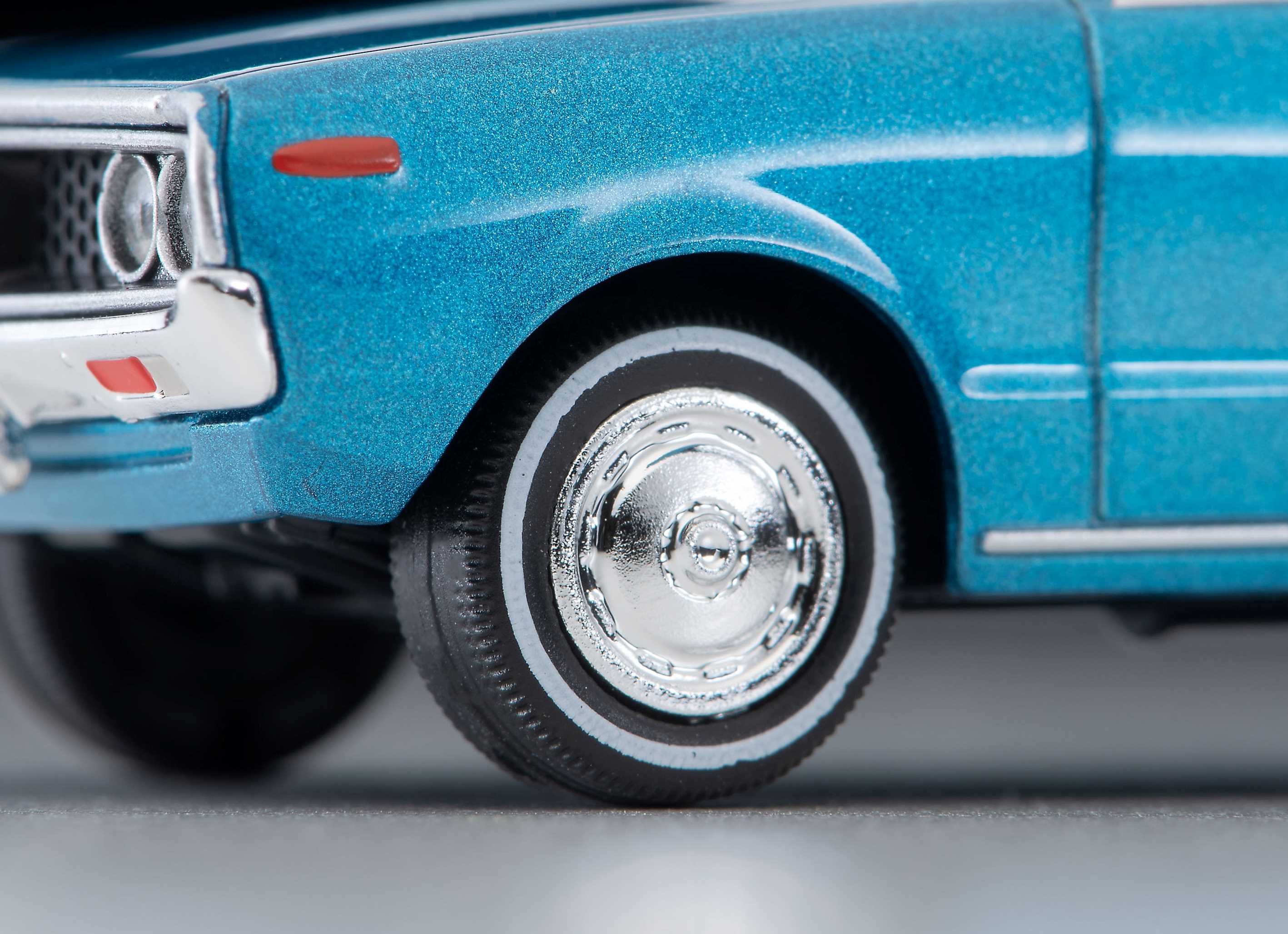 TLV 1/64 LV-N55b 日産 スカイライン ワゴン 1800 スポーティGL (青