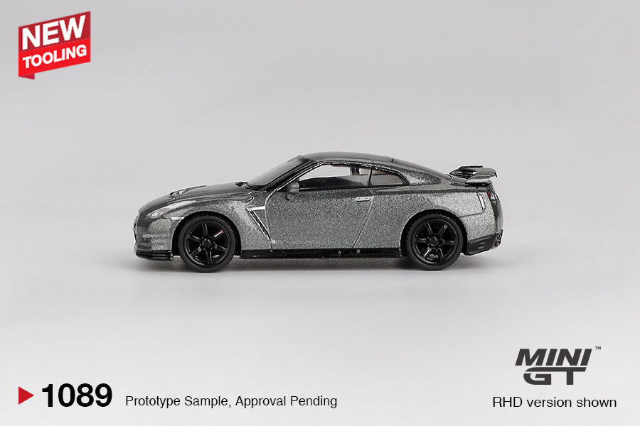 【2025年11月以降発売予定】 MINI GT MGT01089-R 1/64 Nissan GT-R Nismo 2013 R35 CRS Version ダークメタリックグレー(右ハンドル)