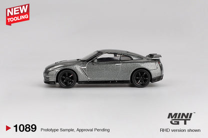 【2025年11月以降発売予定】 MINI GT MGT01089-R 1/64 Nissan GT-R Nismo 2013 R35 CRS Version ダークメタリックグレー(右ハンドル)