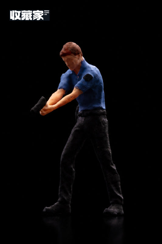 【2026年7月以降発売予定】 収蔵家 64168B 1/64 フィギュア銃を斜めに構えた警察官