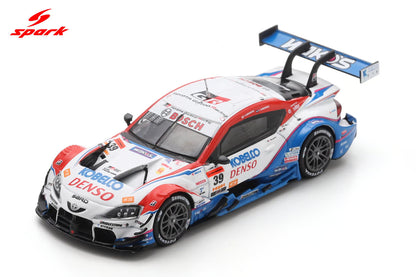 Spark 64SGT25039 1/64 DENSO KOBELCO SARD GR Supra TGR TEAM SARD No.39 GT500 SUPER GT 2025 Y. Sekiguchi - S. Fenestraz