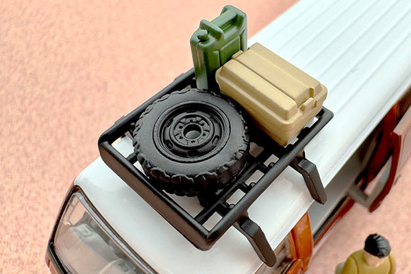 TLV 1/64 LV-N310d マツダ ボンゴブローニイ バン カスタム仕様 (茶) ルーフキャリア､フィギュア付