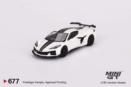 MINI GT MGT00677-R 1/64 シボレー コルベット Z06 2023 アーティックホワイト (右ハンドル)