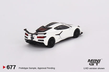 MINI GT MGT00677-R 1/64 シボレー コルベット Z06 2023 アーティックホワイト (右ハンドル)