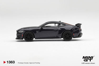 【2027年1月以降発売予定】 MINI GT MGT01363-R 1/64 フォード マスタング ダークホース ブルーエンバー(右ハンドル)