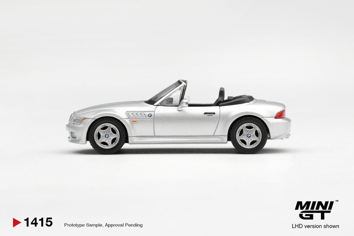 【2027年4月以降発売予定】 MINI GT MGT01415-L 1/64 BMW Z3 Titanium Silver LHD