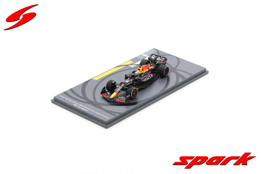 Spark S8553 1/43 Oracle Red Bull Racing RB18 No.1 Oracle Red Bull Racing Winner Abu Dhabi 2022 (Bigger base with tyre marks)   Max Verstappen