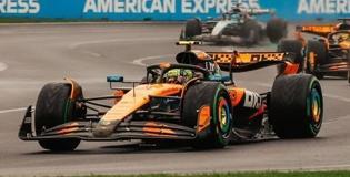 Spark Y429 1/64 McLaren MCL39 No.4 McLaren Formula 1 Team Winner Australian GP 2025 Lando Norris
