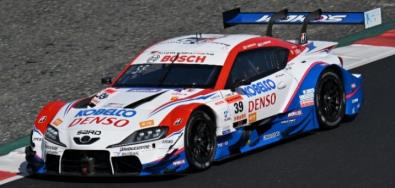 Spark 64SGT25039 1/64 DENSO KOBELCO SARD GR Supra TGR TEAM SARD No.39 GT500 SUPER GT 2025 Y. Sekiguchi - S. Fenestraz