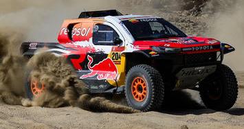 【2026年11月発売予定】 Spark S6267 1/43 Toyota Hilux GR No.204 8th Dakar Rally 2026 T. Price - A. Monleon