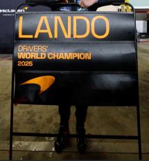 【2026年2月発売予定】 Spark 64S078 1/64 McLaren MCL39 No.4 3rd Abu Dhabi GP 2025 F1 Drivers' World Champion 2025
Lando Norris