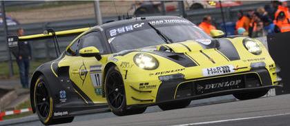 【2027年4月発売予定】 Spark SG1053 1/43 Porsche 911 GT3 R (992) Evo26 No.17 Dunlop Motorsport 24H Nürburgring 2026 J. Andlauer - D. Boccolacci - N. Menzel - A. Picariello
