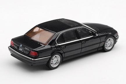 【2026年10月以降発売予定】 MINI GT MGT01242-L 1/64 BMW 750IL ブラックサファイア(左ハンドル)